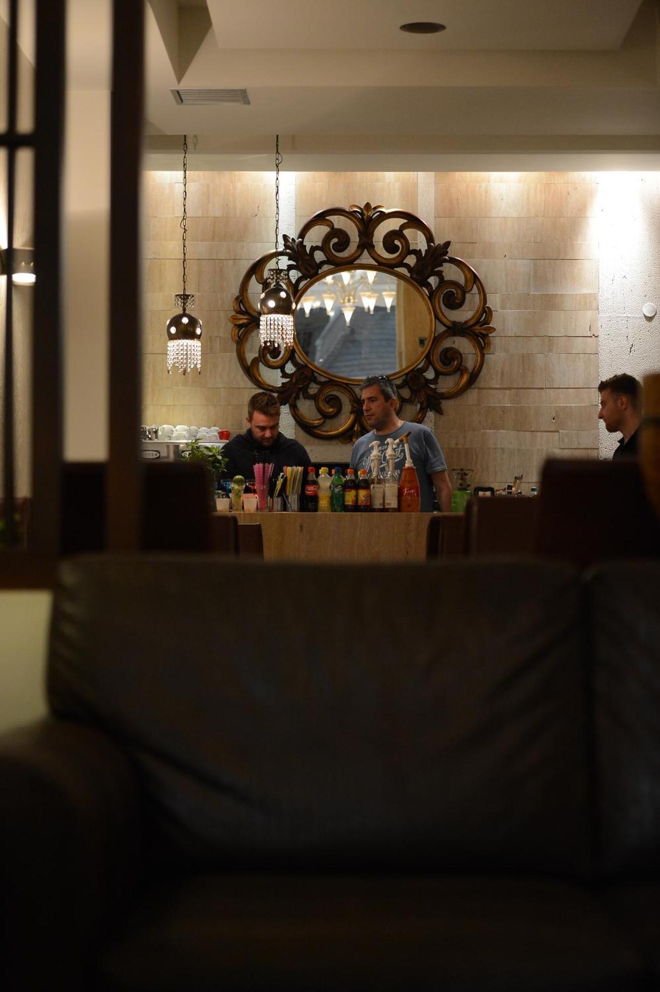 Central Hotel Paralía Kültér fotó